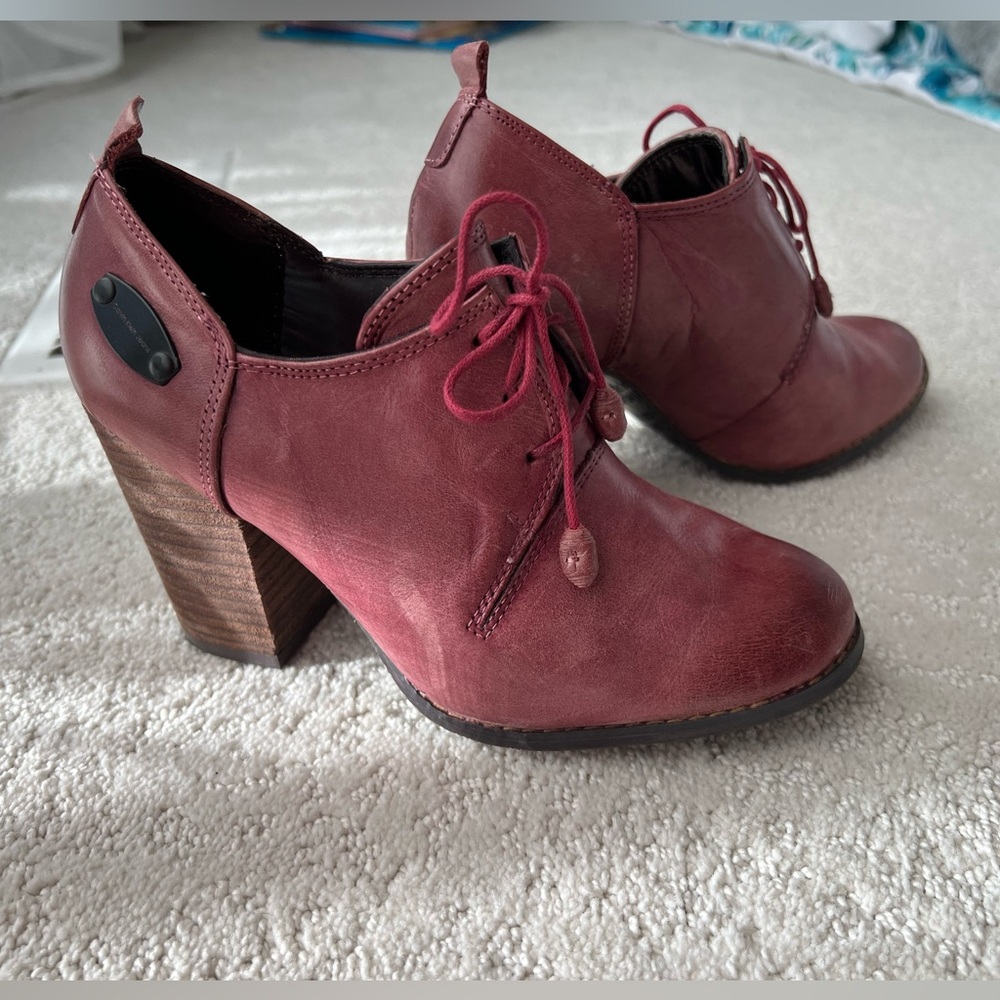 Gorgeous ankle booties by Calvin Klein Jeans, size US 6